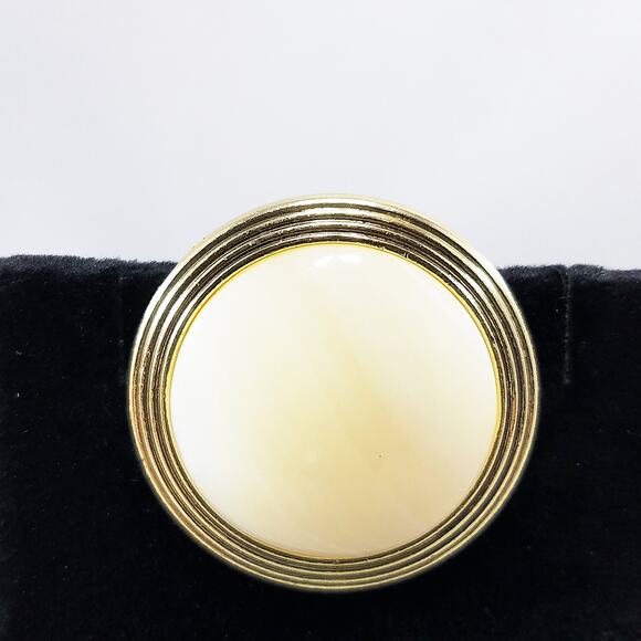 Vintage Western Germany Scarf Clip, Cream Art Glass, 1950s Jewelry - Picture 7 of 13